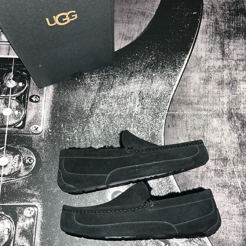 NIB UGG Ascot Slippers - Picture 6 of 8